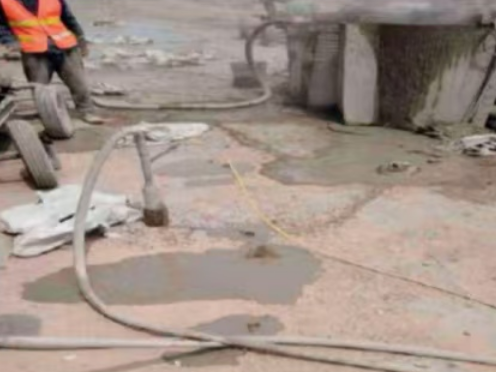 临海水泥混凝土路面板底注浆技术 路面脱空注浆整治方案