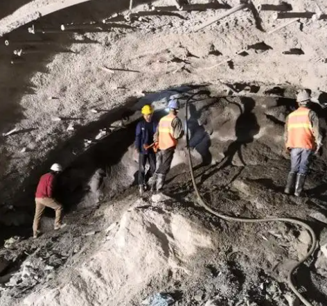 临海拱顶带模注浆料的施工流程及注意事项